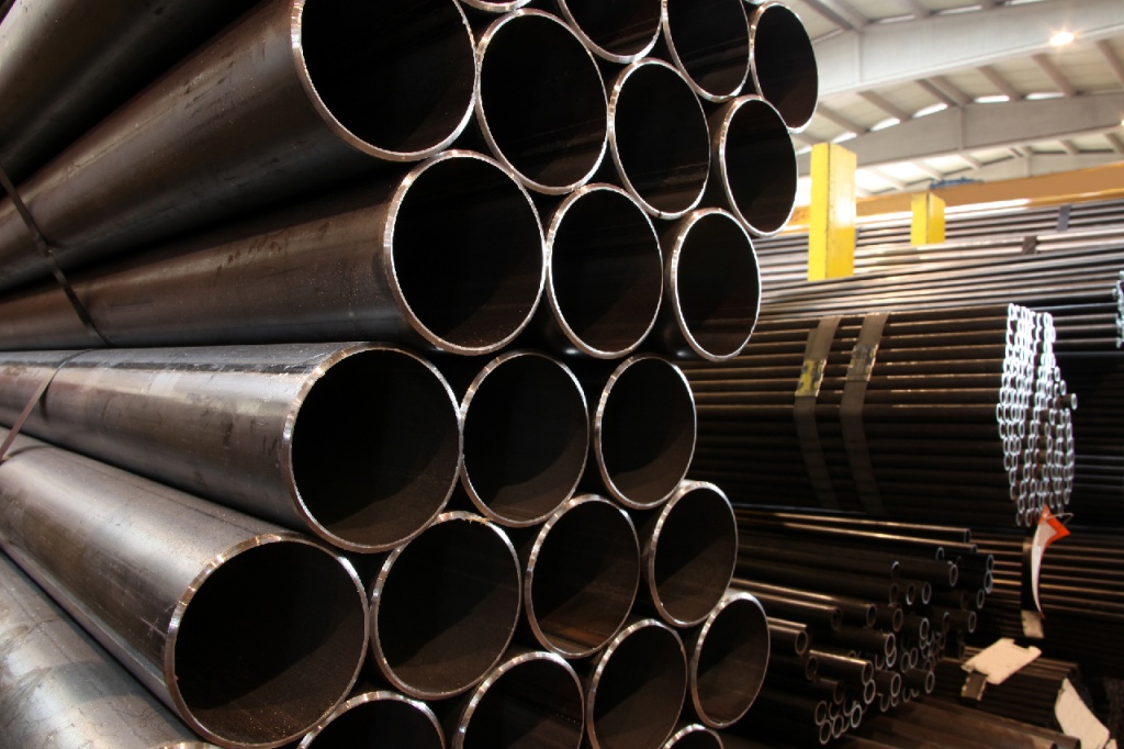 steel-pipes-stacked-pallet.jpg